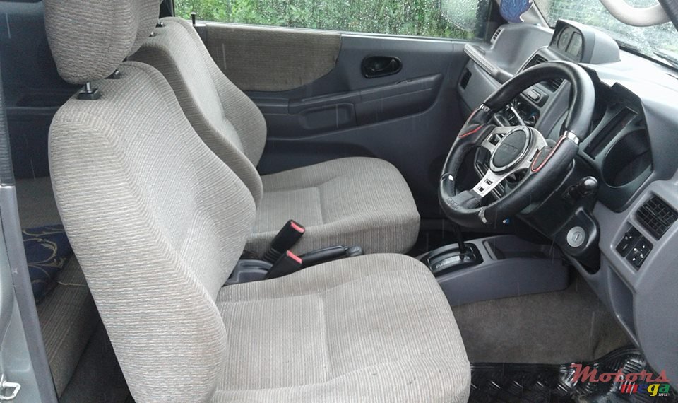 1997' Mitsubishi Pajero photo #5