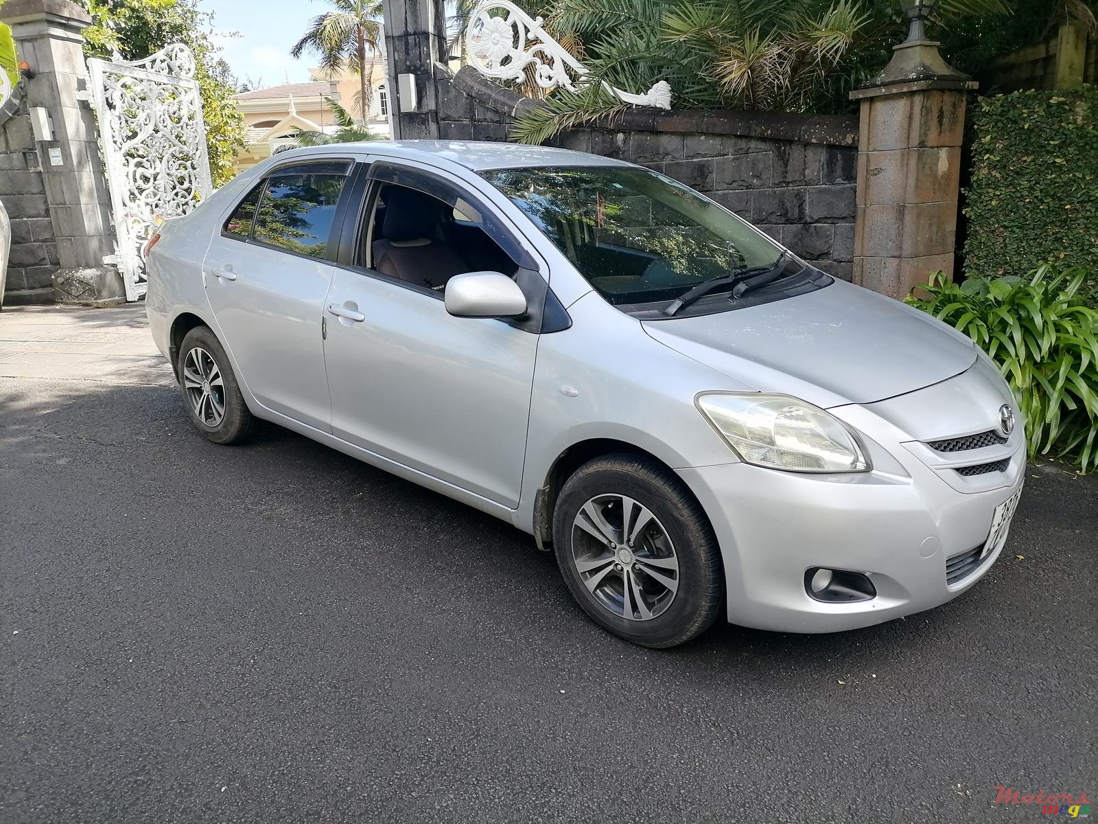 2007' Toyota Belta photo #2
