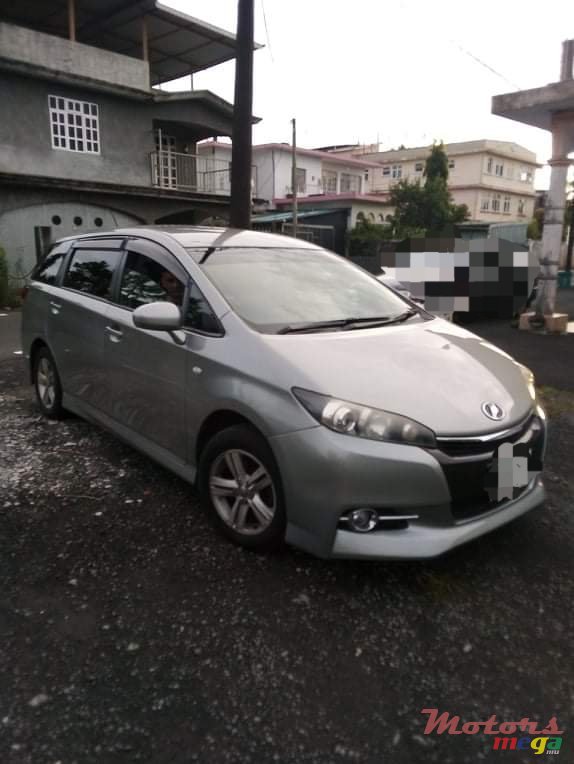 2011' Toyota photo #1