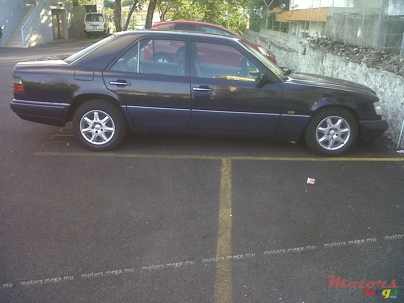 1994' Mercedes-Benz 250 E250D photo #2