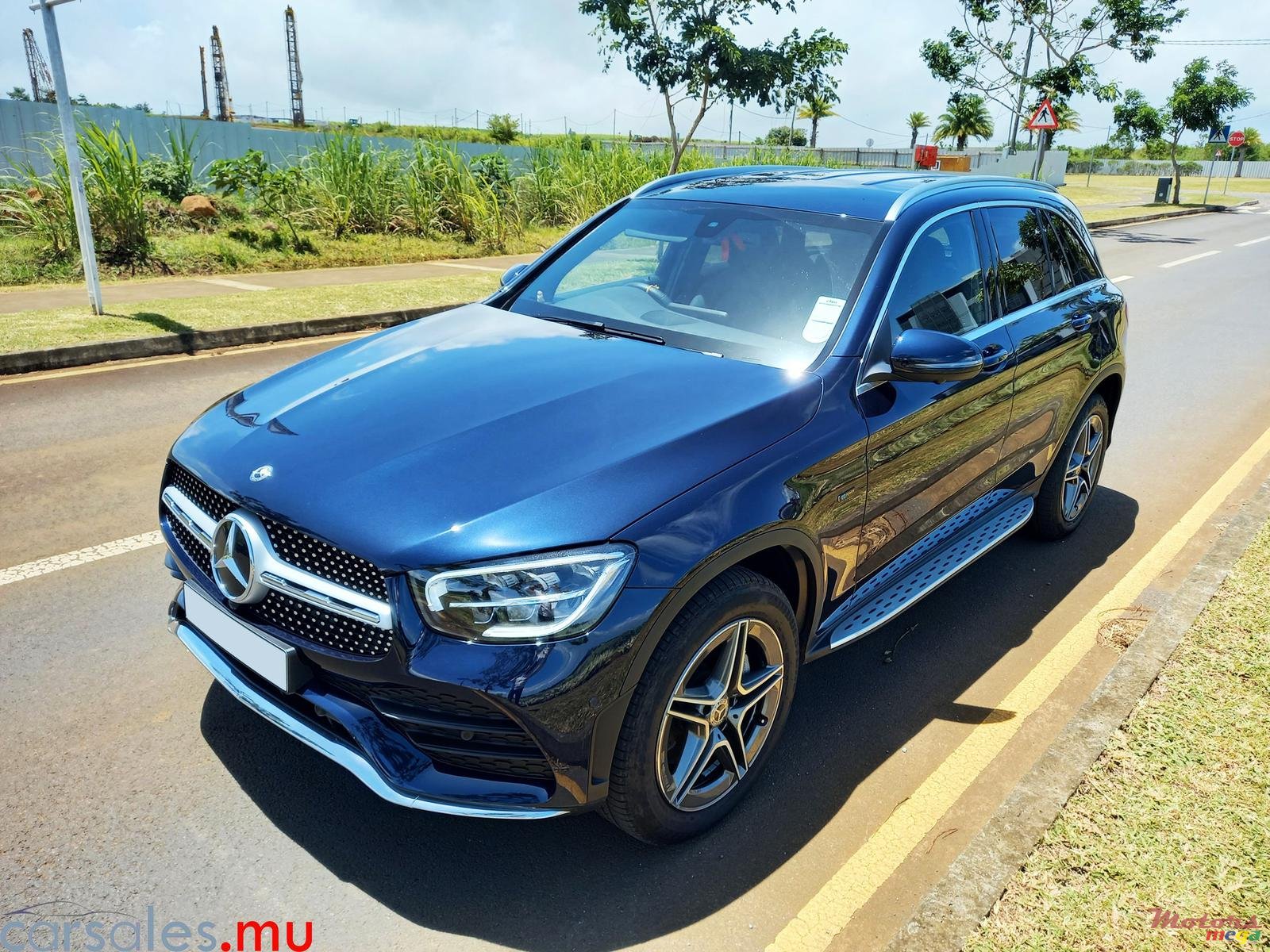 2021' Mercedes-Benz GL-Class GLC300e photo #2