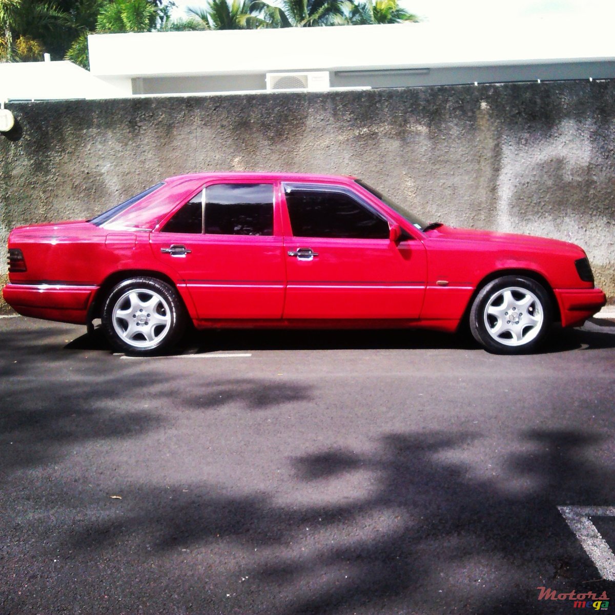 1995' Mercedes-Benz 220E photo #2