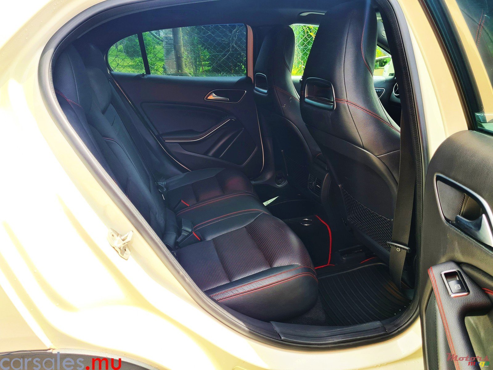 2015' Mercedes-Benz GLA 180 1.6 photo #5