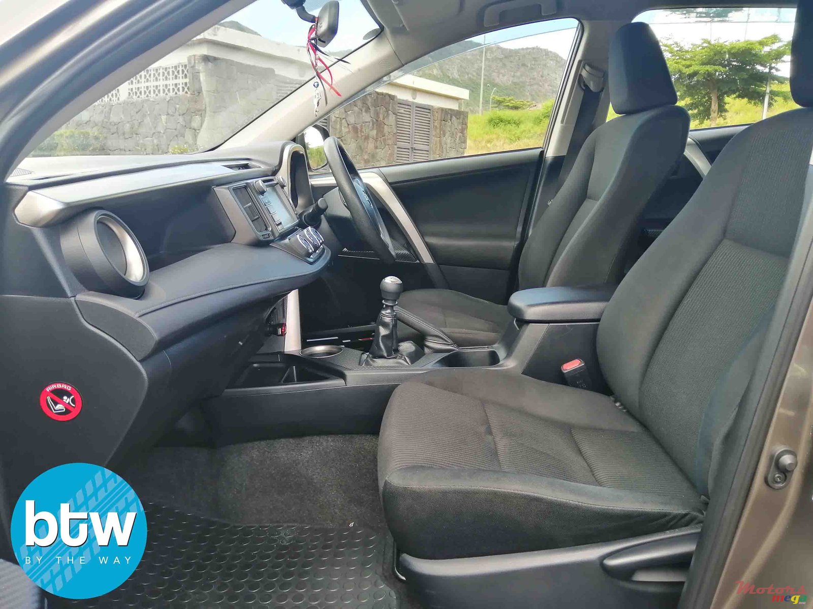 2015' Toyota RAV4 photo #5