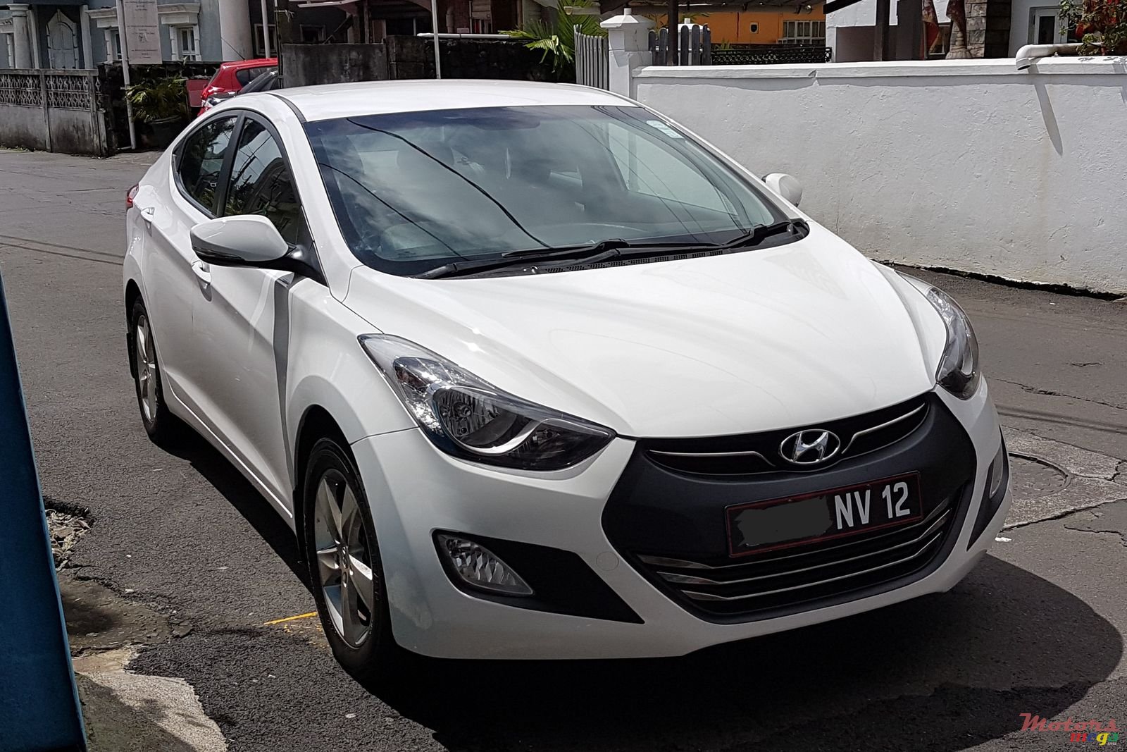 2012' Hyundai Elantra photo #2