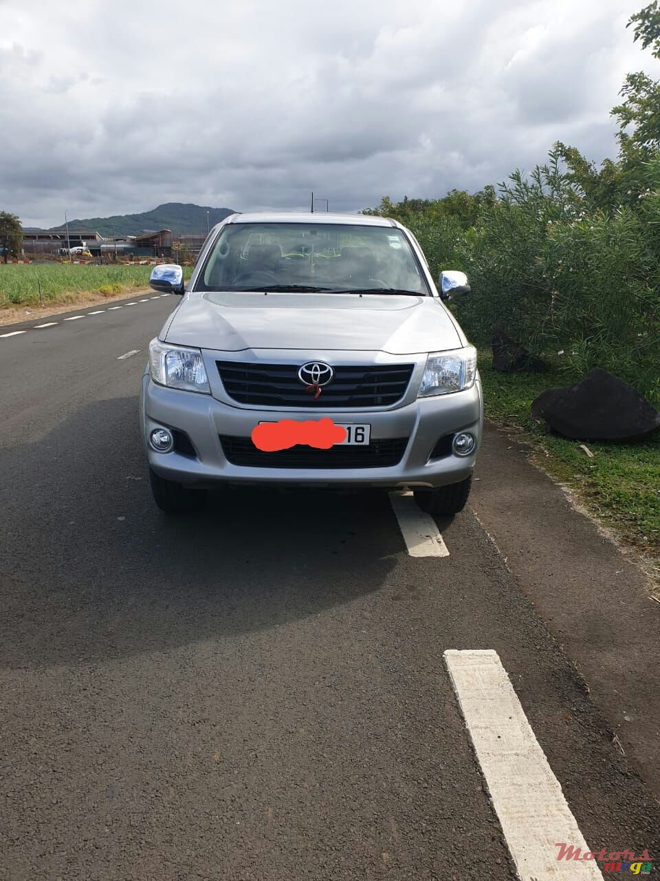 2016' Toyota Hilux 4×4 photo #2