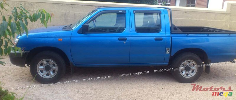 2005' Nissan Hardbody photo #5