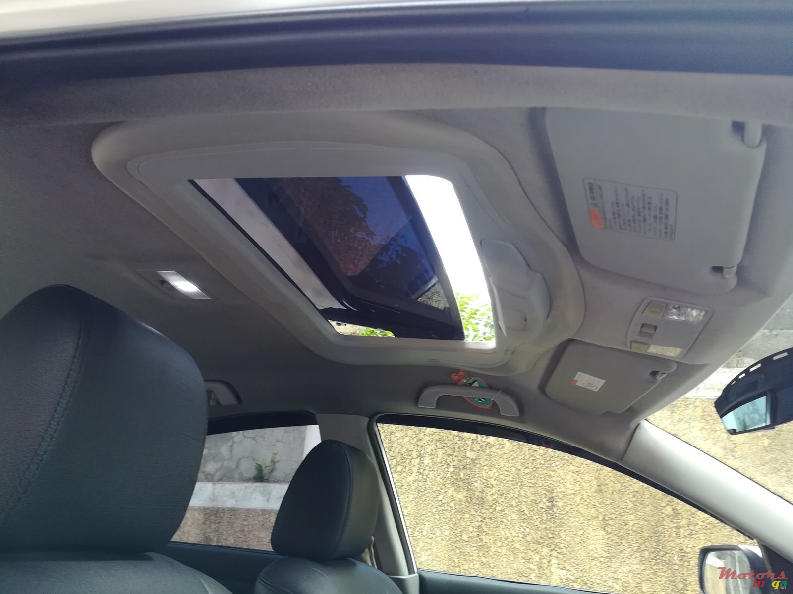 2004' Mazda Axela photo #6