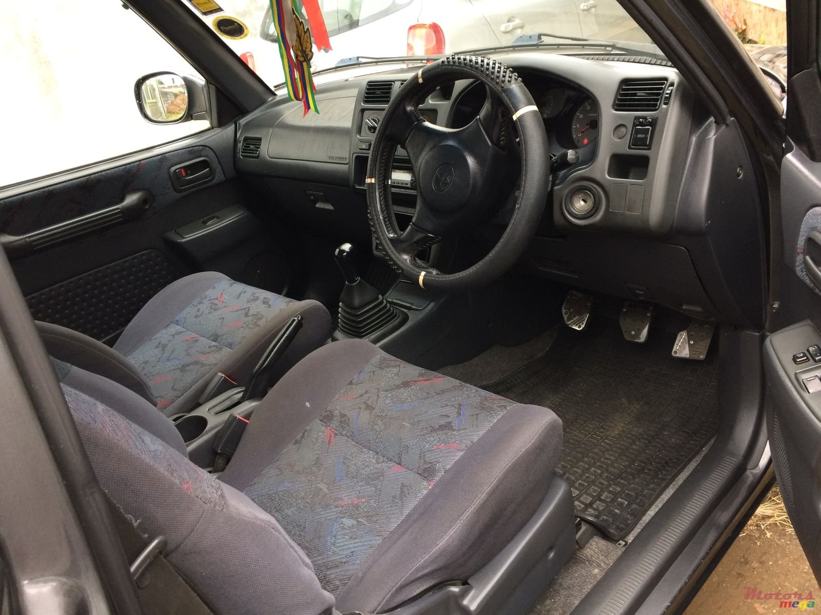 1999' Toyota RAV4 photo #2