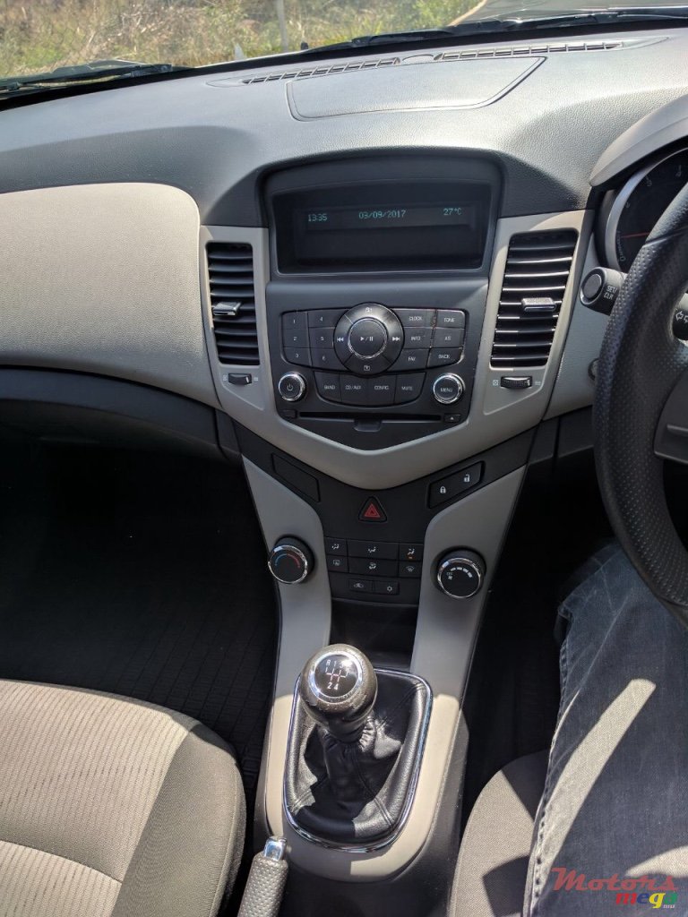 2012' Chevrolet Cruze photo #6