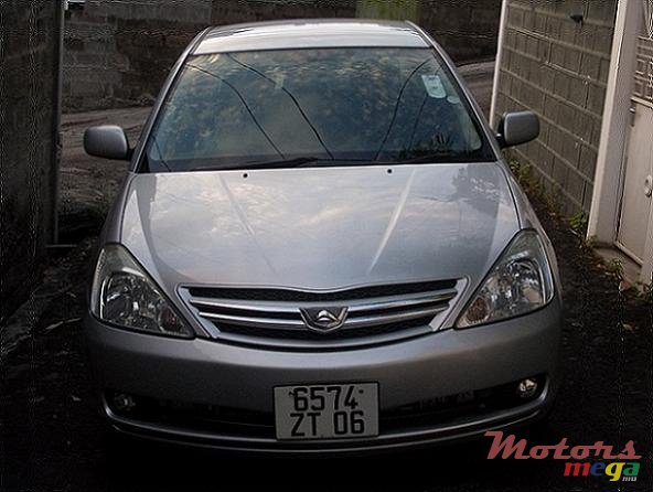 2006' Toyota Allion photo #1