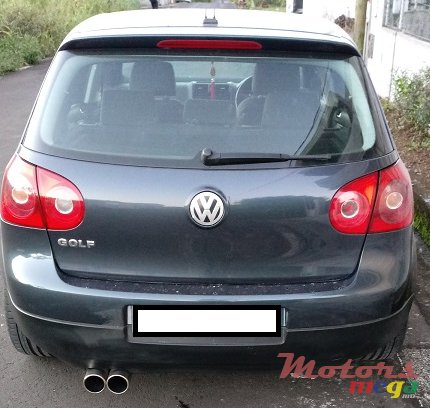 2004' Volkswagen Golf V photo #2