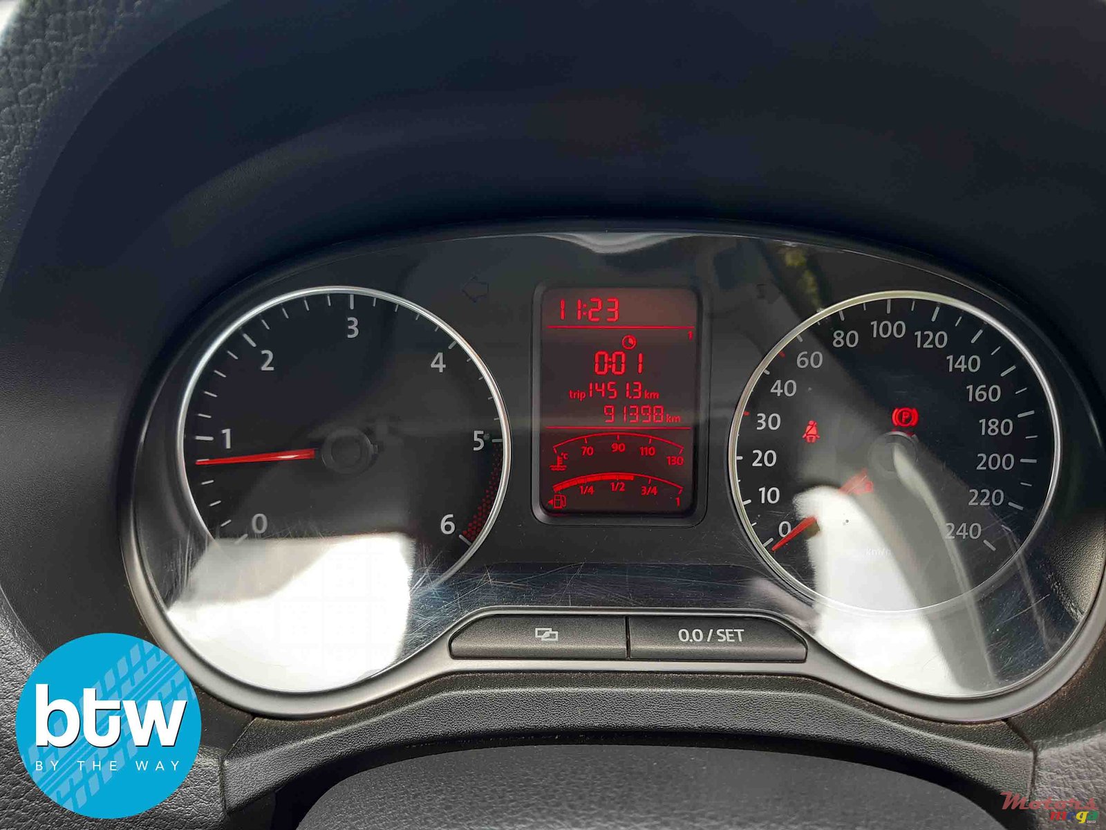 2015' Volkswagen Amarok 4X2 photo #7