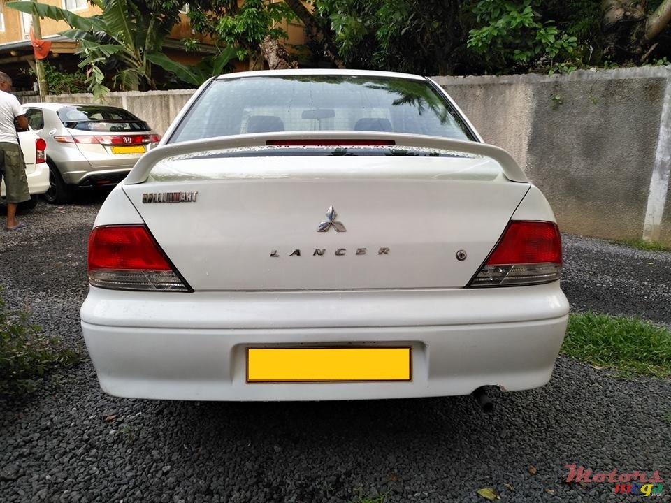 2002' Mitsubishi Lancer photo #3