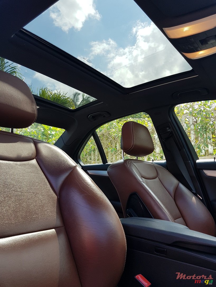 2011' Mercedes-Benz C-Class photo #4