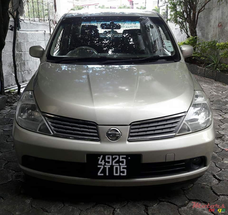 2005' Nissan Tiida photo #1