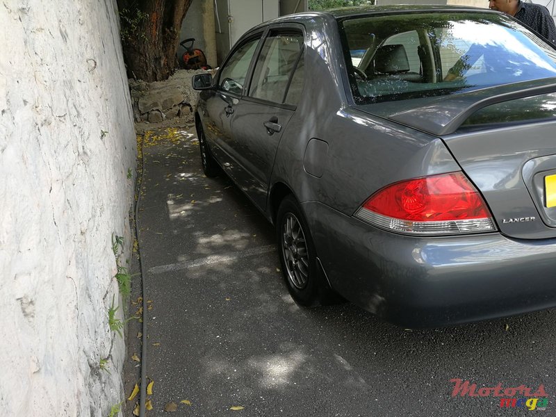 2010' Mitsubishi Lancer photo #3