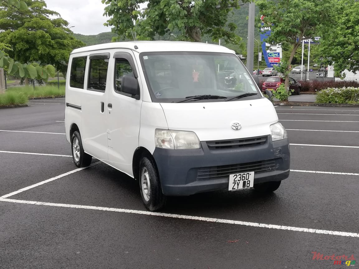 2008' Toyota LiteAce photo #2
