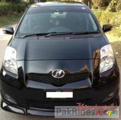 2009' Toyota Vitz photo #1