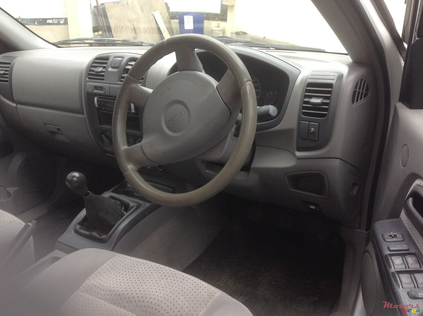 2006' Isuzu D-Max LS photo #3