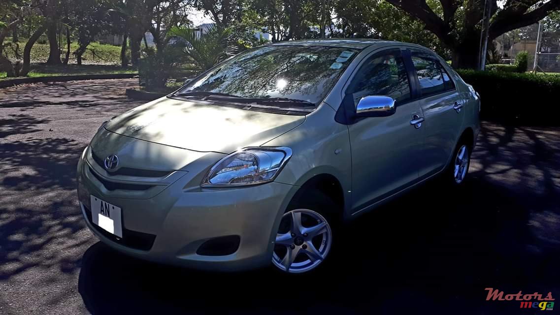 2006' Toyota Belta photo #2