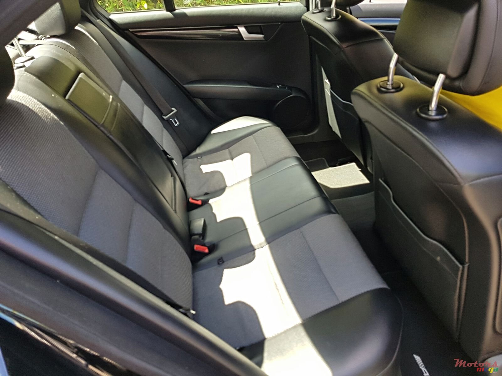 2011' Mercedes-Benz C 180 photo #2