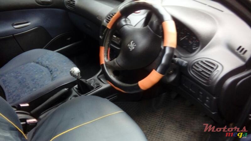2001' Peugeot 206 photo #2