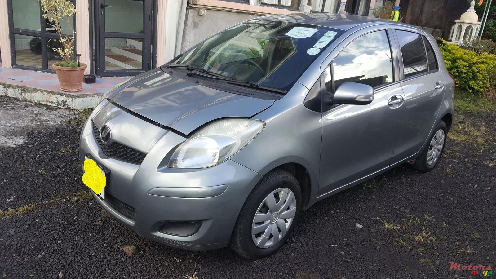 2009' Toyota Vitz photo #3