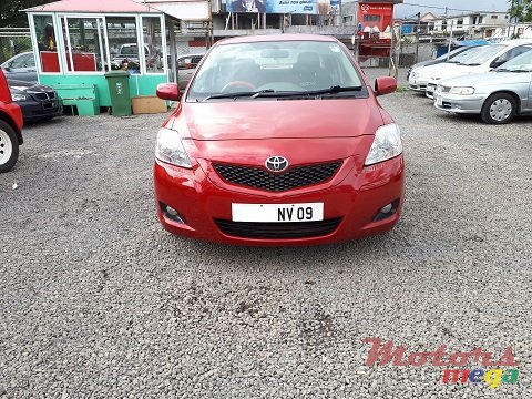 2009' Toyota Yaris photo #2