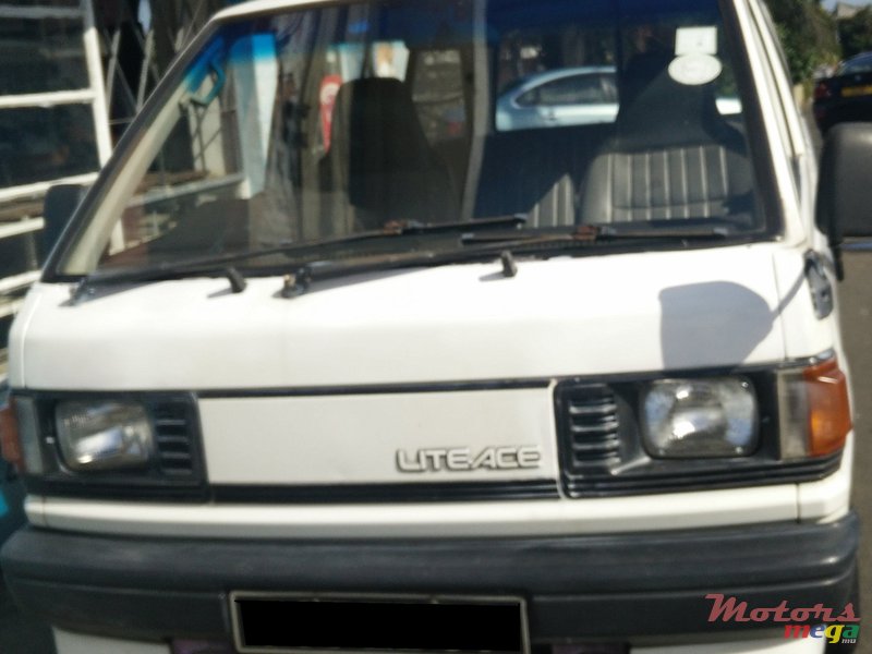 1989' Toyota LiteAce photo #1