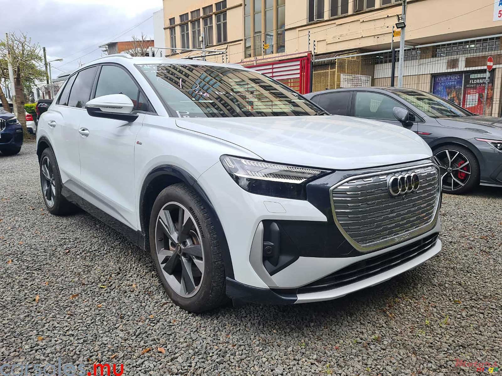 2023' Audi Q4 S Line photo #2