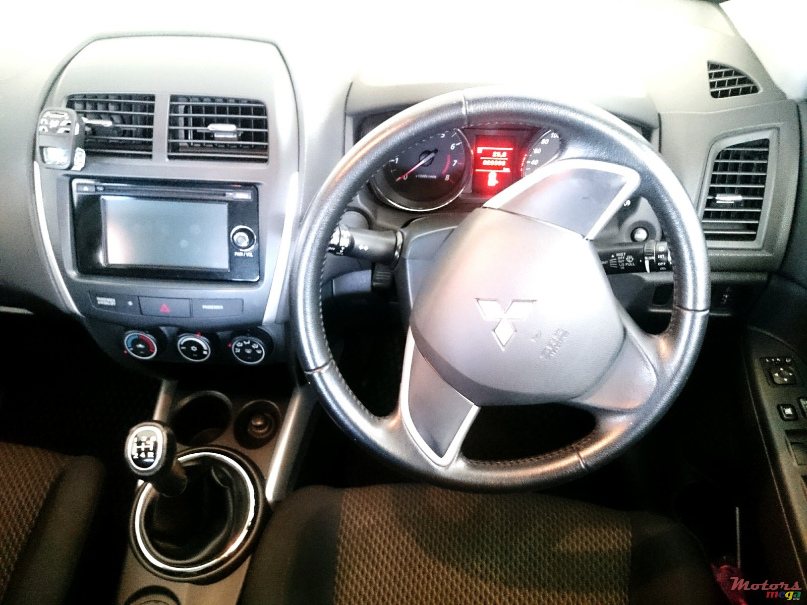 2014' Mitsubishi ASX photo #5