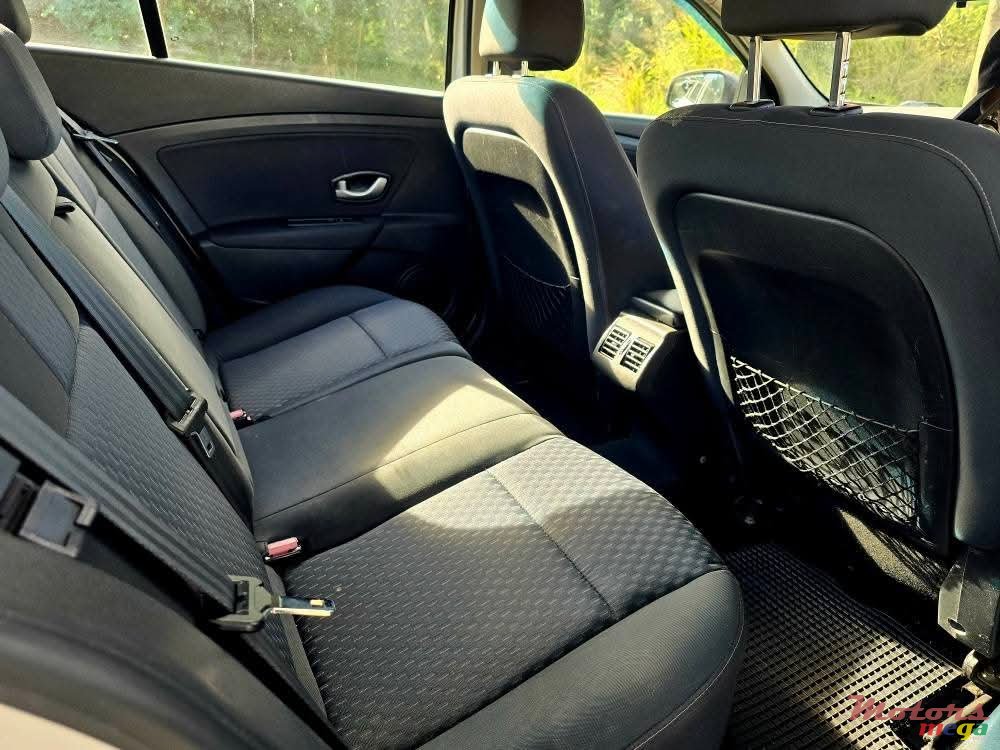 2014' Renault Fluence photo #7