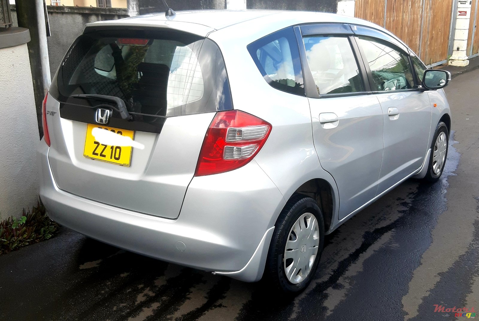 2010' Honda Fit photo #2