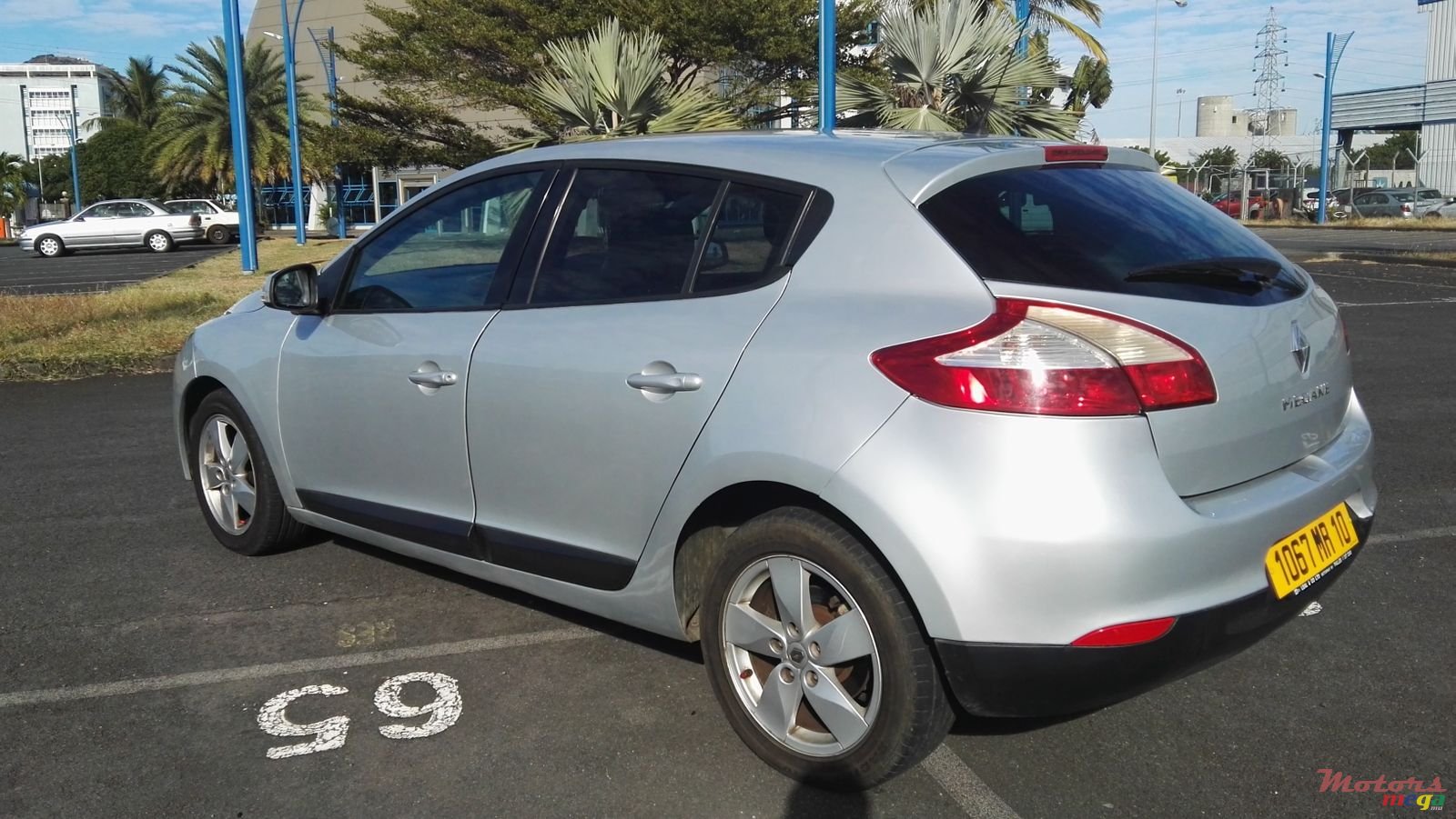 2010' Renault Megane photo #2