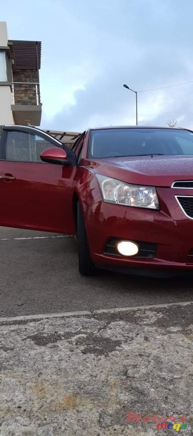 2011' Chevrolet Cruze photo #4