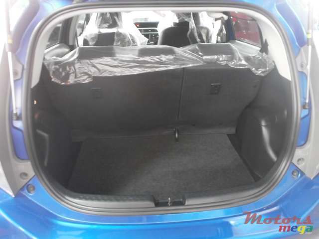 2013' Toyota Aqua photo #5