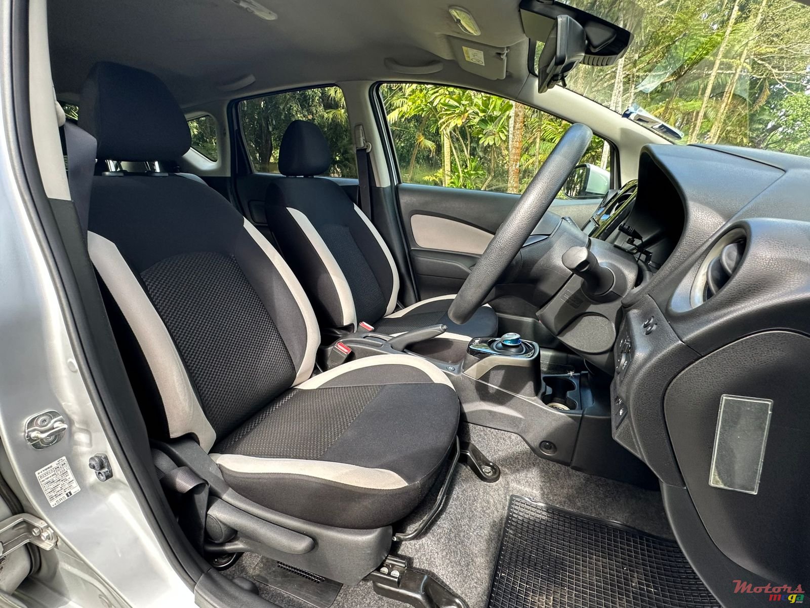 2020' Nissan Note e-power photo #5