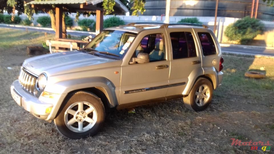 2007' Jeep Cherokee N/A photo #2