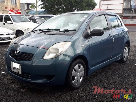 2007' Toyota Yaris photo #2