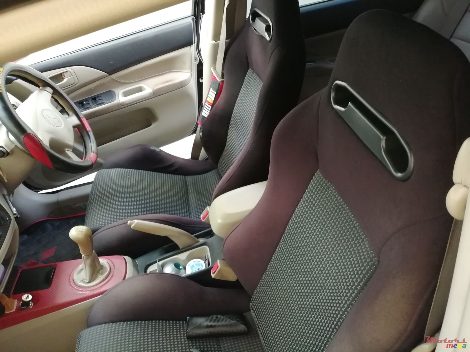 2004' Mitsubishi Lancer photo #4