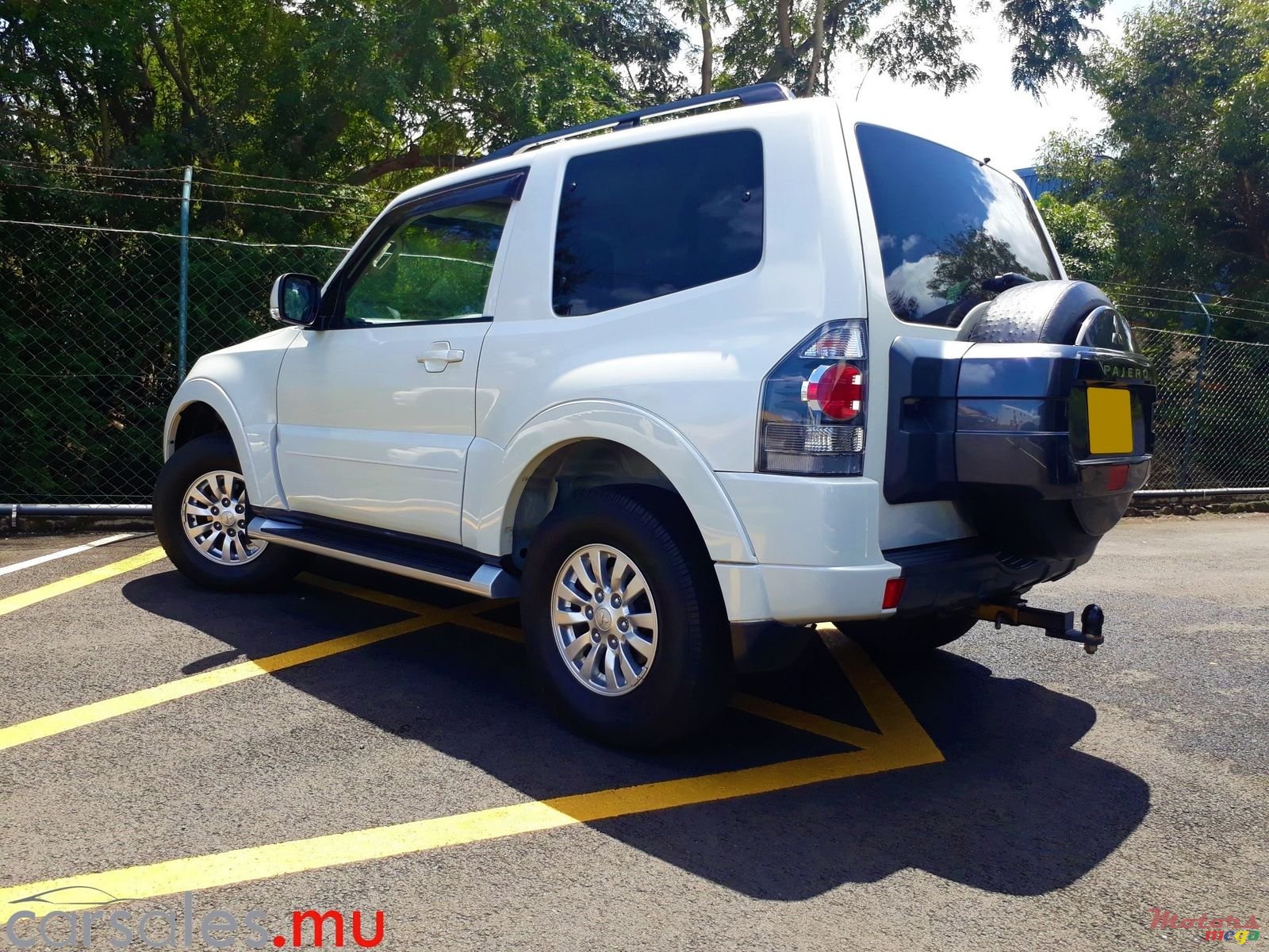 2015' Mitsubishi Pajero 3.0 V6 4WD photo #4