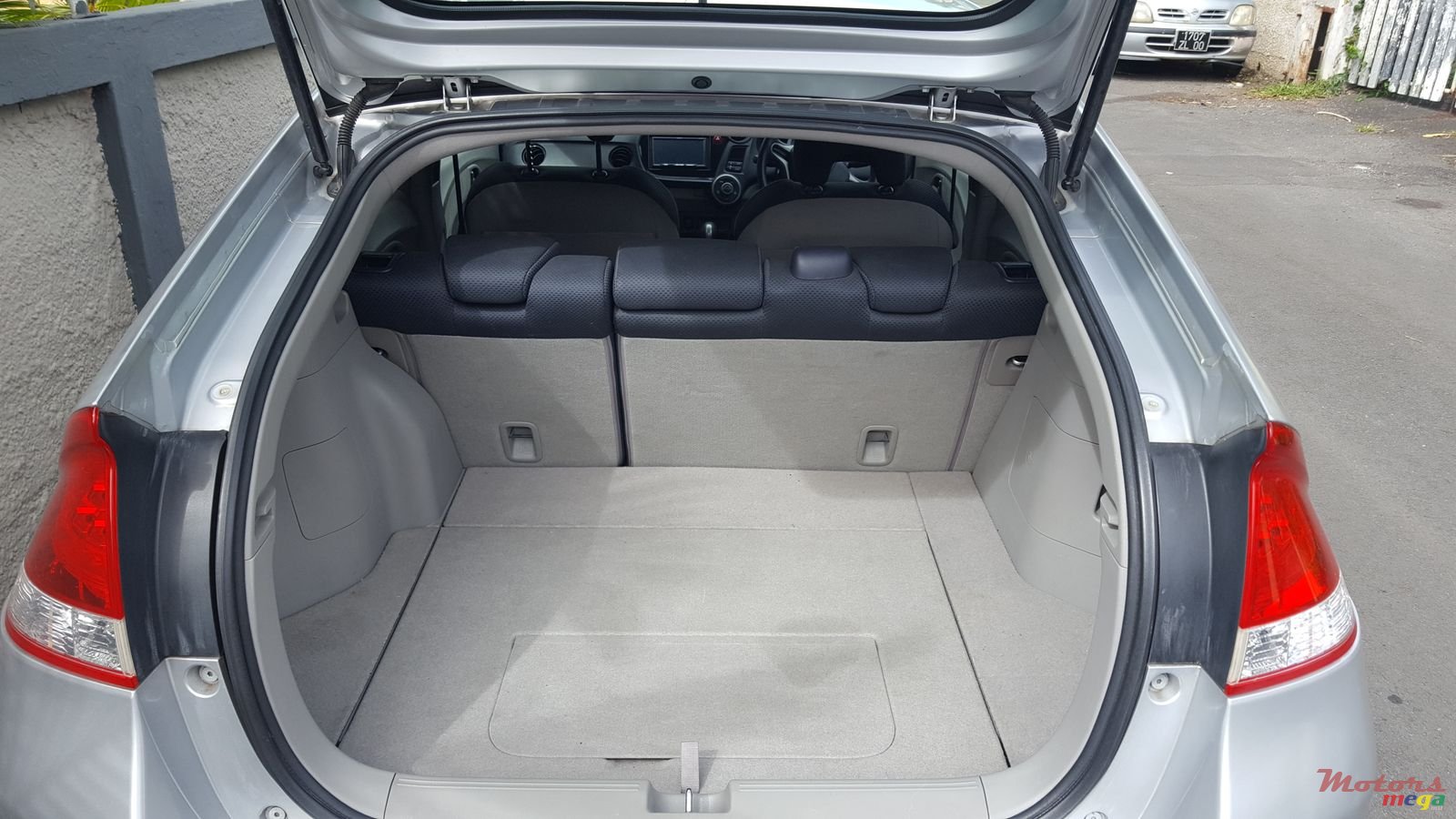 2010' Honda Insight photo #5