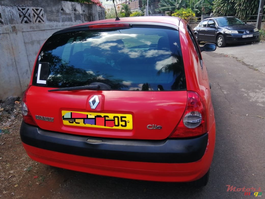 2005' Renault Clio photo #5