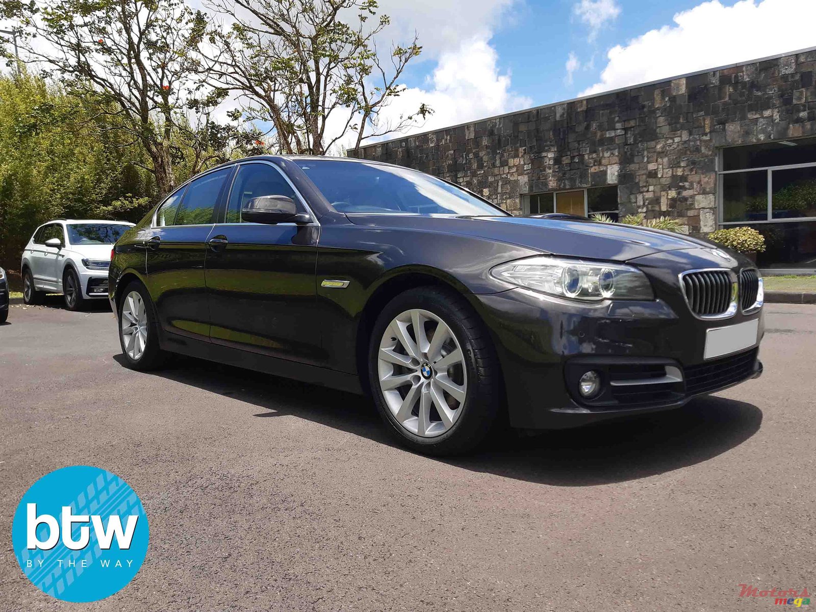 2014' BMW 5 Series 520i photo #1