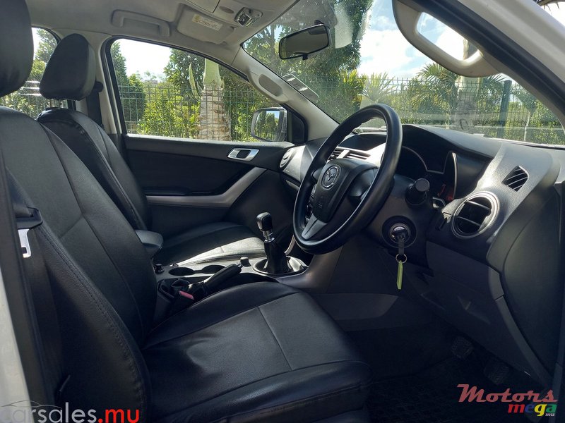 2020' Mazda BT-50 2.2 4x4 photo #6