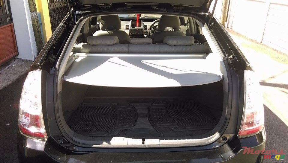 2008' Toyota Prius photo #5