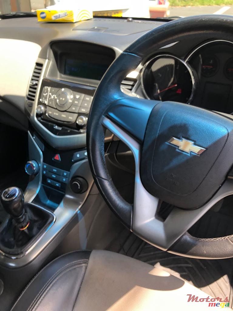 2013' Chevrolet Cruze photo #3