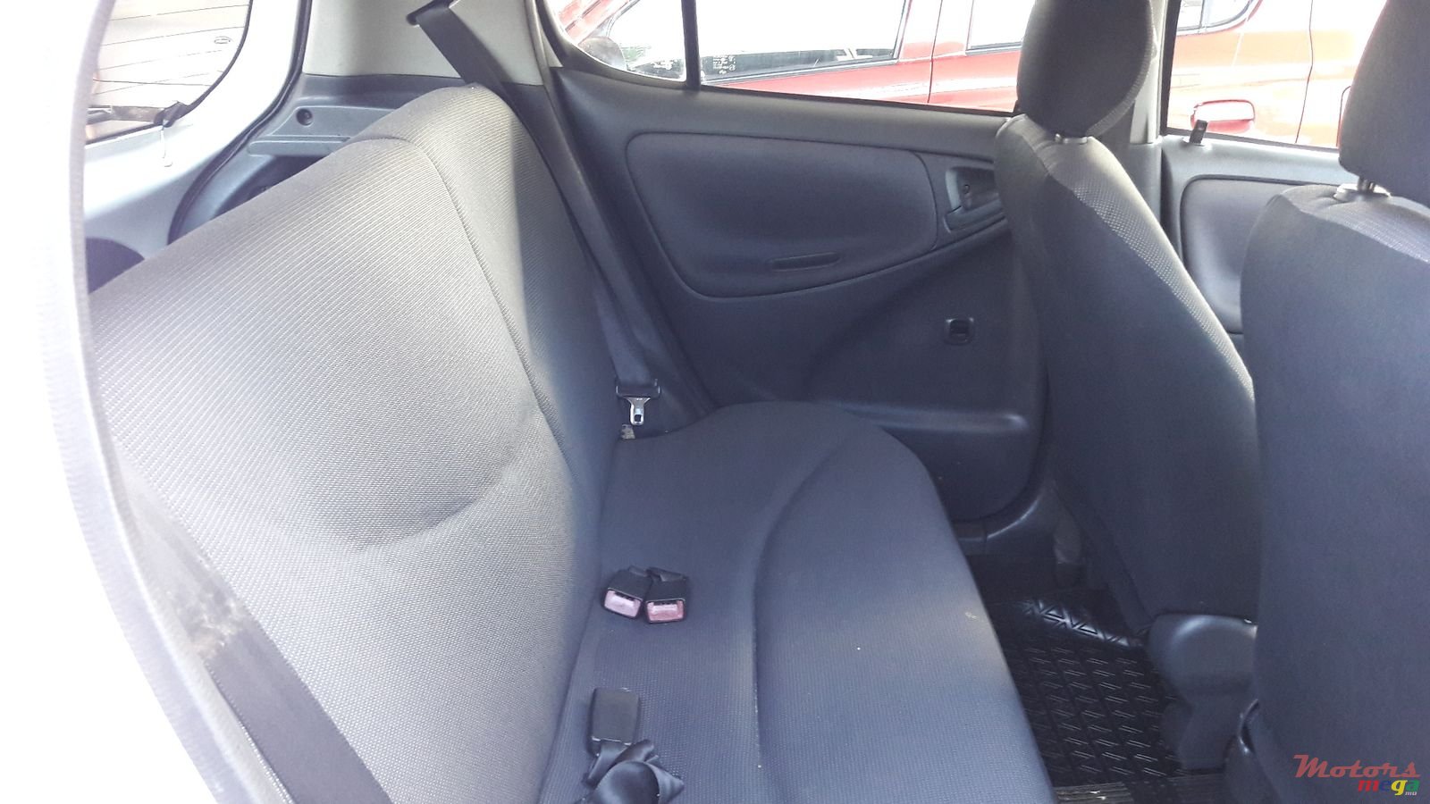 2002' Toyota Vitz Automatic photo #4