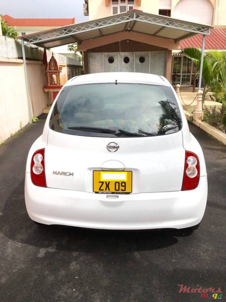 2009' Nissan photo #2